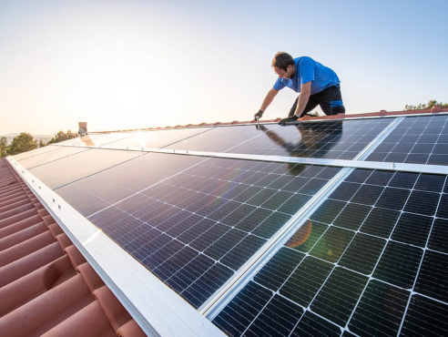 Förderprogramme unterstützen z.B. die Finanzierung einer Photovoltaikanlage auf dem eigenen Hausdach.