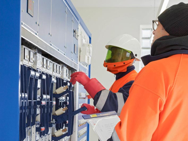 Bei einem Stromausfall laufen die Telefondrähte heiss