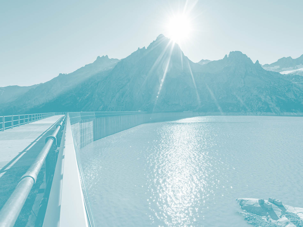 Ein Schweizer Stausee speichert Energie wie eine riesige Batterie.